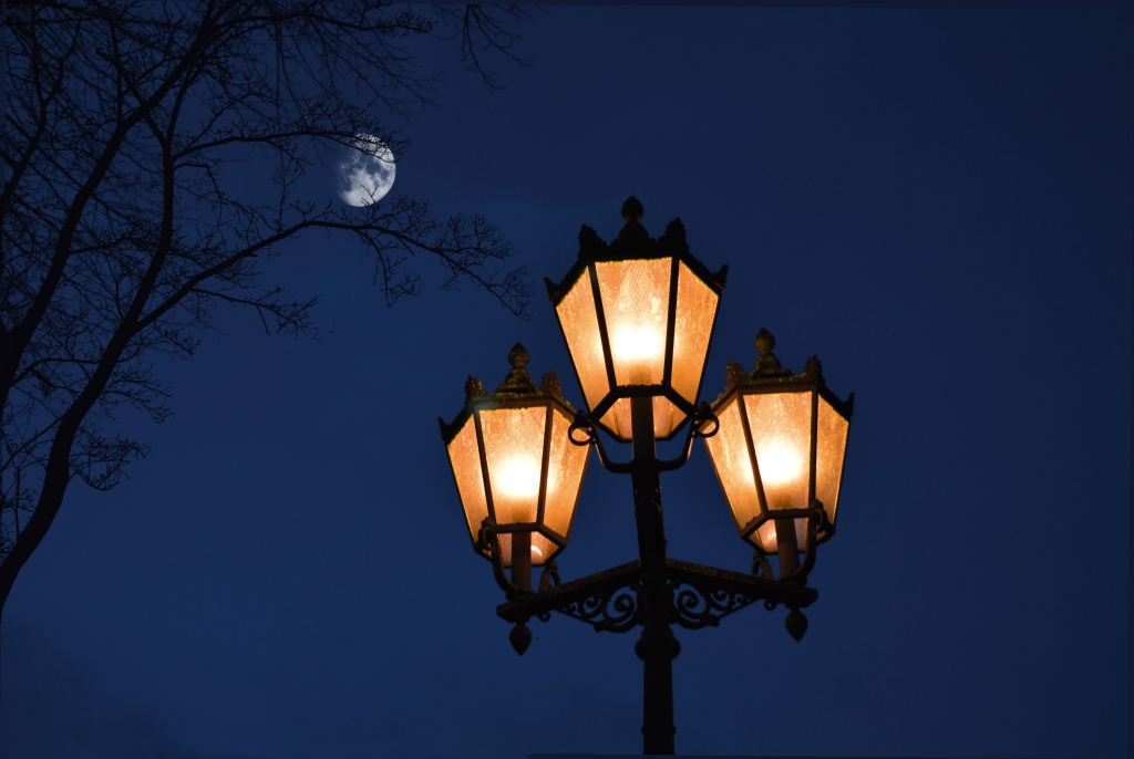 neelam279-street-lamp-4668310.jpg